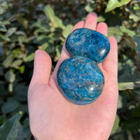 MADAGASCAR BLUE APATITE PALM STONE